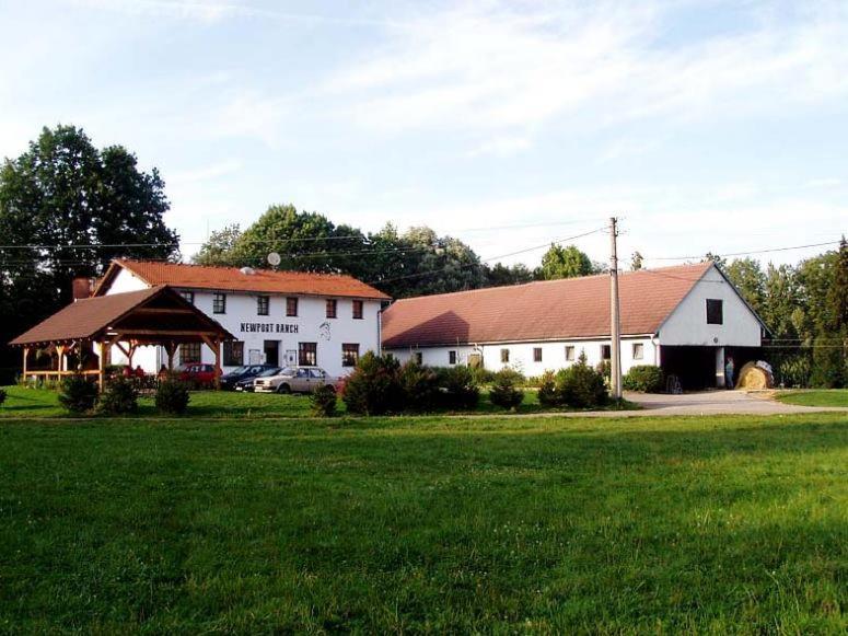 Hotel Staj Newport à Dolní Domaslavice Extérieur photo